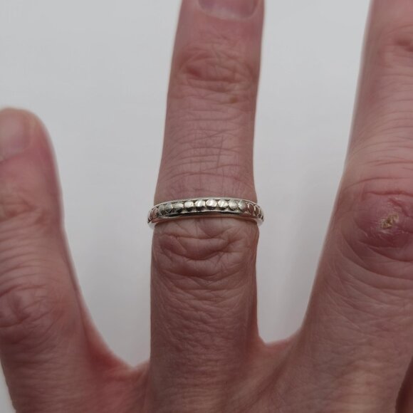 Size 6 Sterling Silver Cute Dot Pattern Ring A3043 - Picture 2 of 7